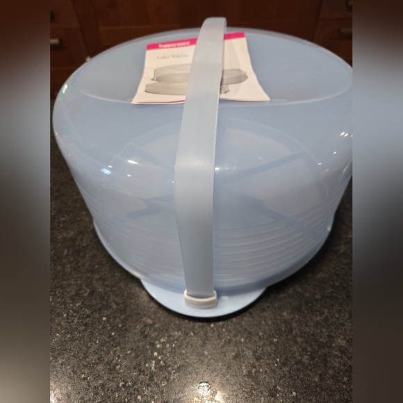 Tupperware Round Cake Taker - Blue Base - Picture 2 of 4